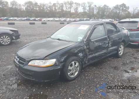 2000 Honda Accord 2.3 Lx из США, поврежденный, VIN 1HGCG6650YA069308